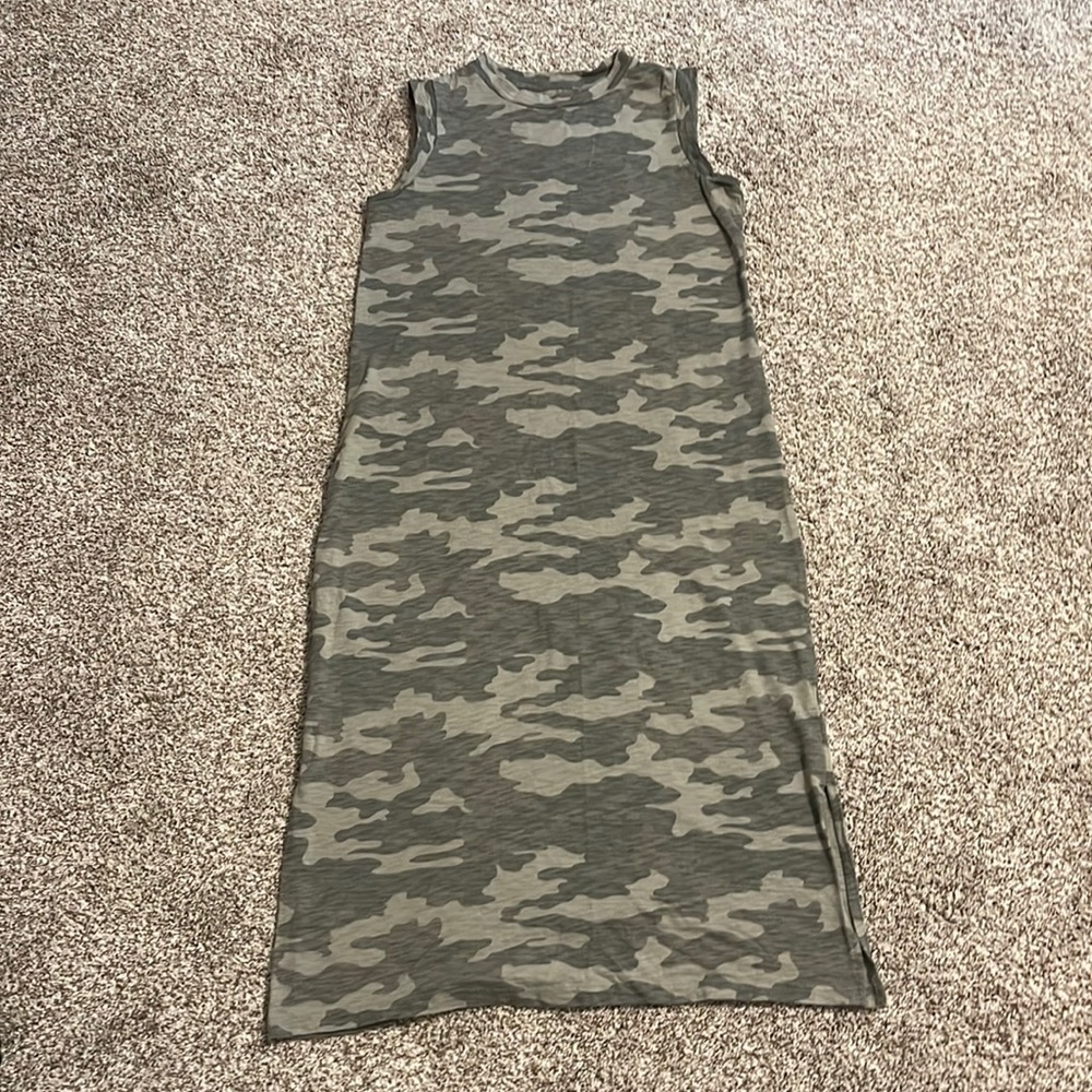 Universal Thread Camo Maxi